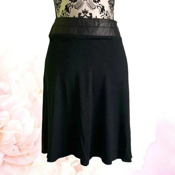 Danier Leather Trim Mini Skirt - Picture 2 of 4